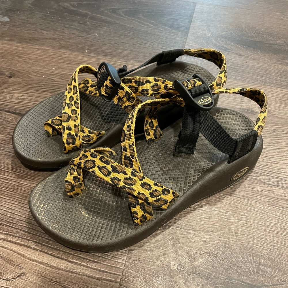 Chaco Sandals Sz 8.5 Leopard Print